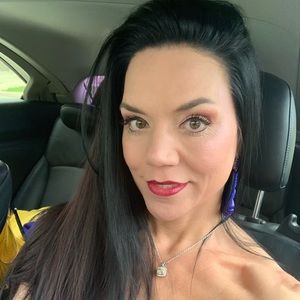 Meet your Posher, Cassandra